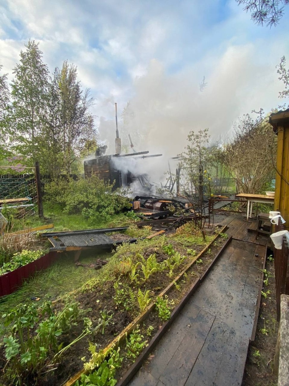 В СНТ «Родник» под Северодвинском произошёл пожар в доме